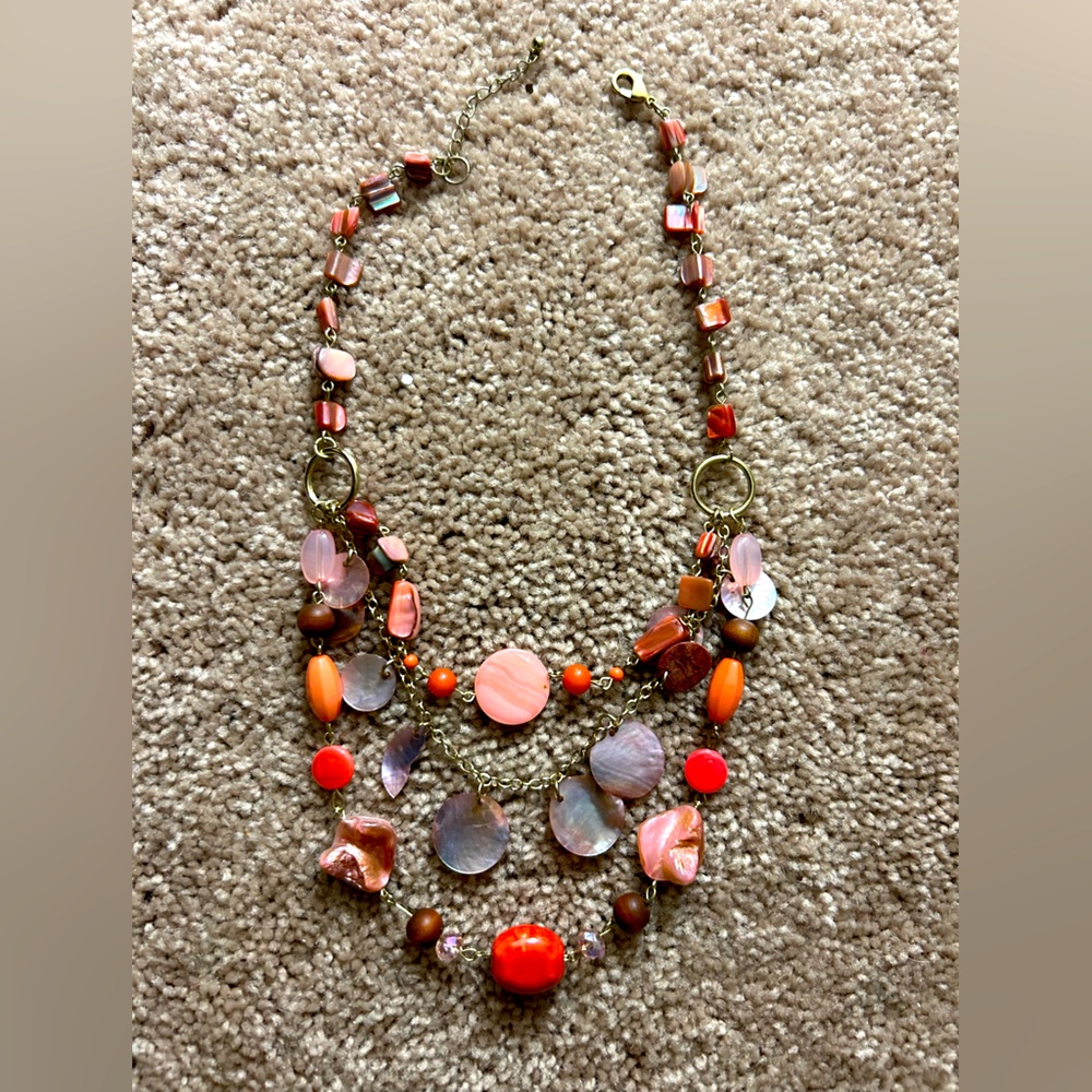 Women's Necklace with coral colors. Like new!!